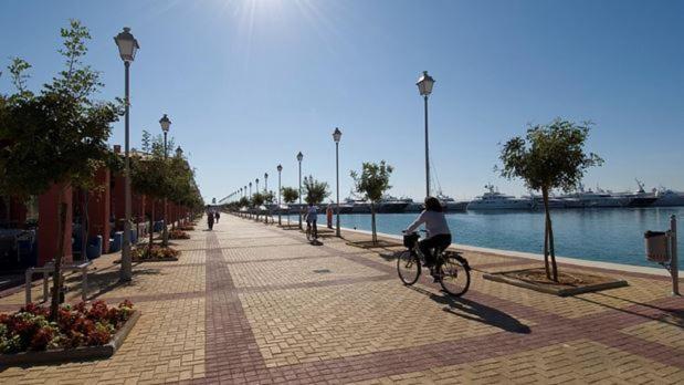 Seaside Apartment In Flisvos Marina Athens Exterior photo