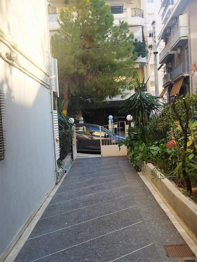 Seaside Apartment In Flisvos Marina Athens Exterior photo